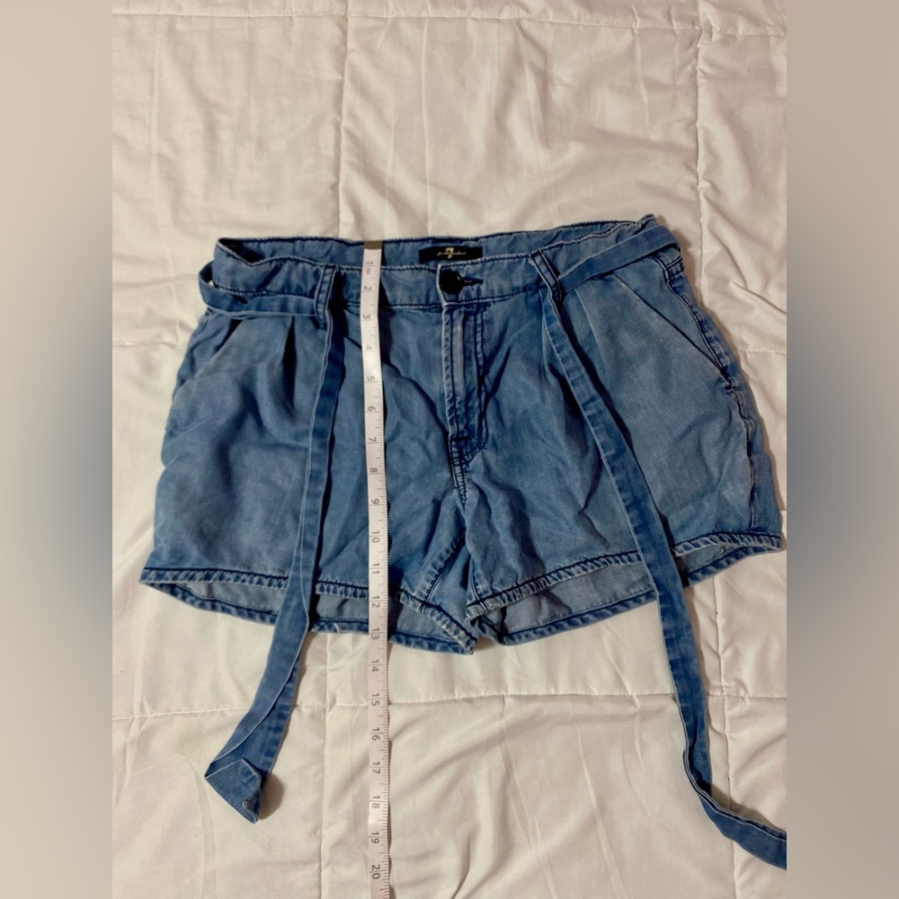 7 For All Mankind pleated shorts light denim Shorts Size 28” Waist - Picture 5 of 10